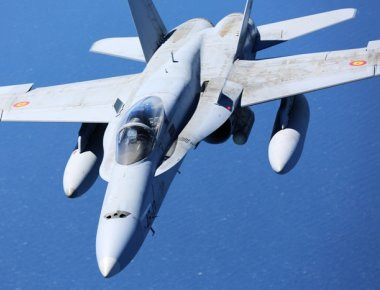 Τα ισπανικά F/A-18 εκπαιδεύονται για πόλεμο: Δείτε βίντεο από ασκήσεις DACT